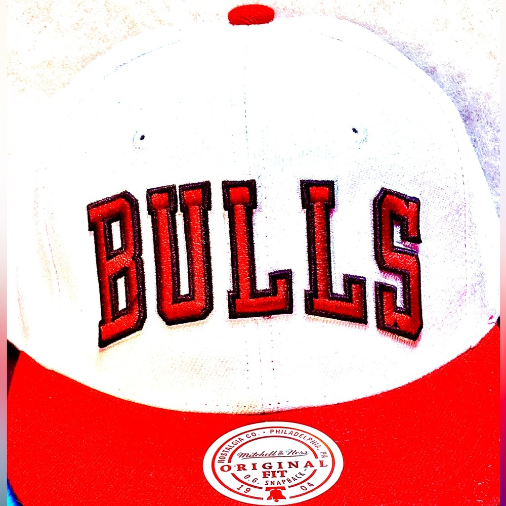New Chicago Bulls Red and White Cap! Mitchell and Ness original fit SnapBack!